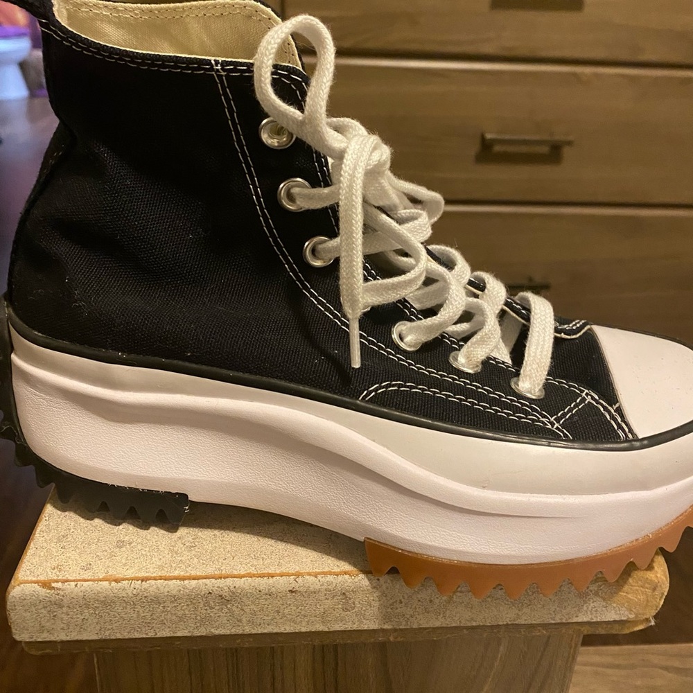 Converse. Black white and gum platform.